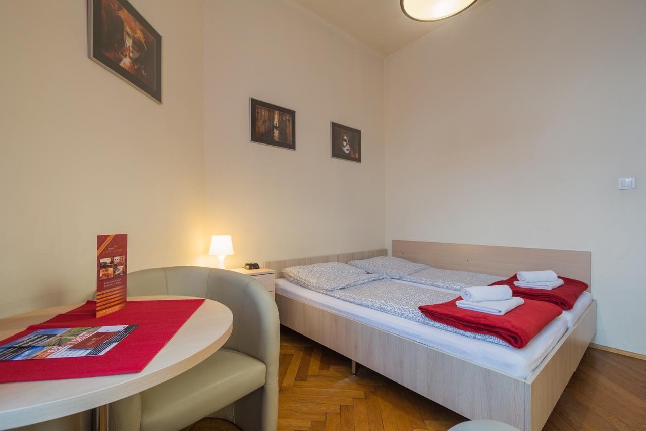 Euro-Room Rooms & Apartments Krakow Exterior photo